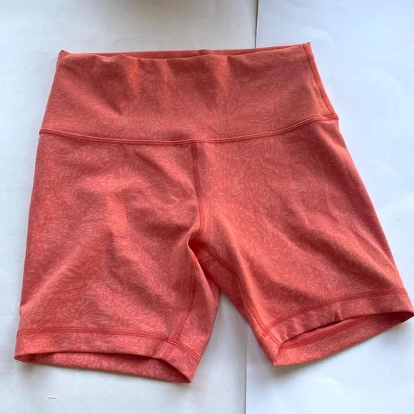Lululemon Athletica Bike Shorts Wunder Train SIze 8 - Picture 2 of 10